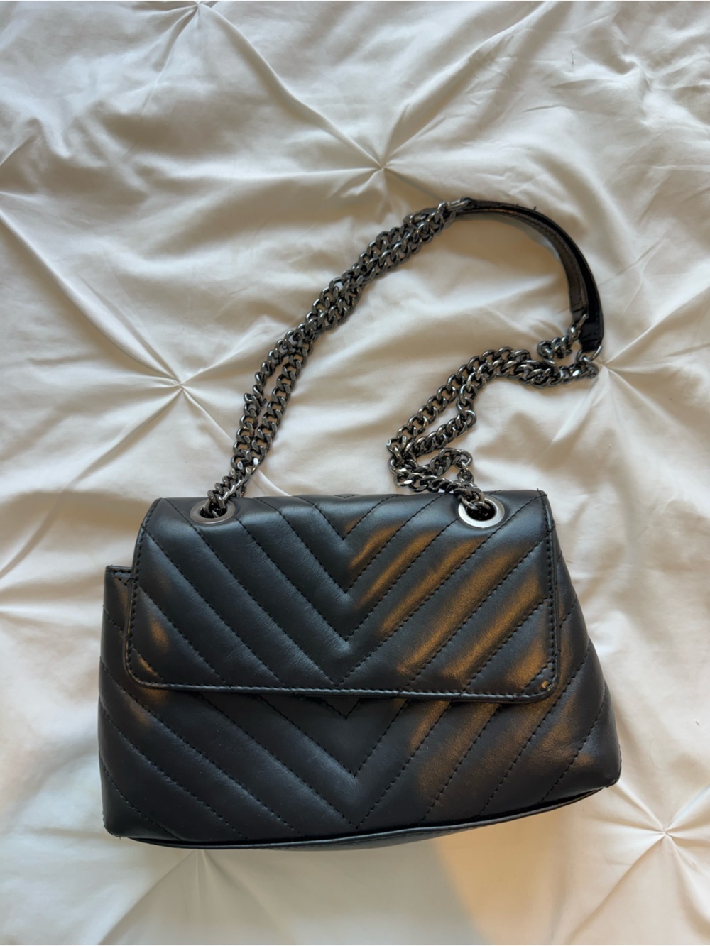 Quilted Leather Chevron Chain Shoulder Bag - Black